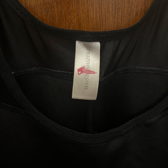 Waist shaper bodysuit in black. In good condition. - Picture 4 of 4